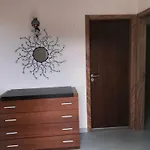 度假居 House On The *