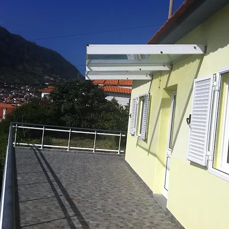 Сasa de vacaciones House On The Machico (Madeira)