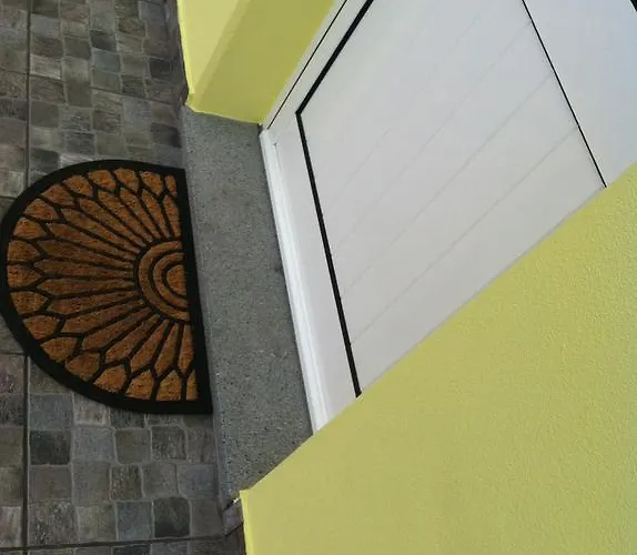 Сasa de vacaciones House On The Machico (Madeira)